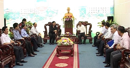 ທ່ານນາງຮອງປະທານ ສະພາແຫ່ງຊາດ ຕອງທິຟ໋ອງ ລົງຢ້ຽມຢາມແຂວງບິ່ງເຟື໋ອກ